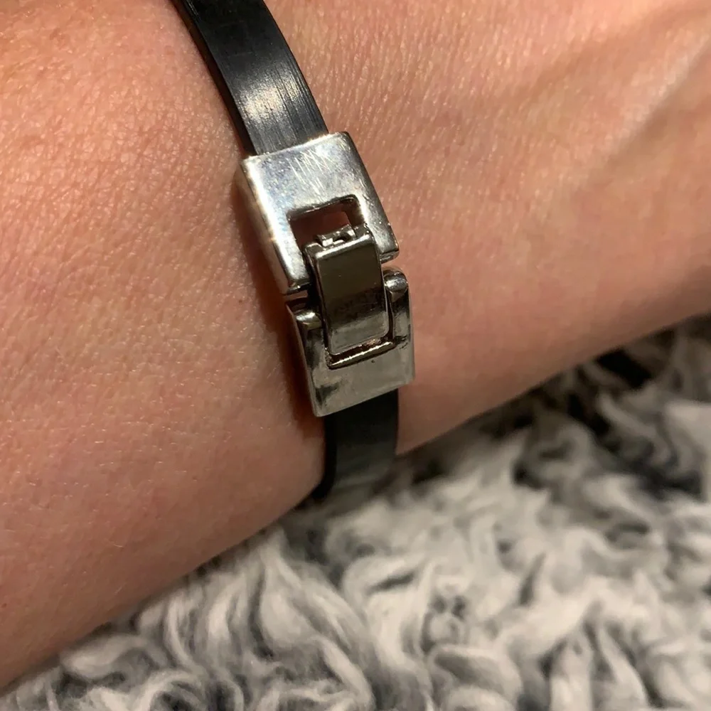 🌸 $3 if bundled Black & Silver Bracelet with Sparkly Gems